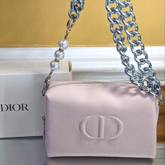 Host pick 💥💥❤️Dior pouch💥💥 - Picture 4 of 10